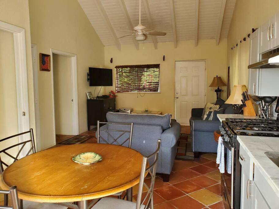 The Cottage At Villa Indigo Carlota Amalia Exterior foto